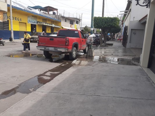 En Escuinapa, restablecen el servicio de agua potable