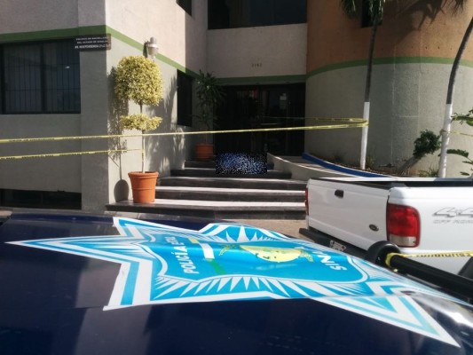 Muere joven al caer de quinto piso del edificio de Cobaes que se localiza en el Centro Sinaloa