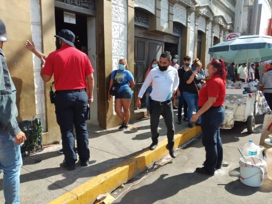 Protección Civil despliega operativo en comercios de Mazatlán tras aglomeraciones