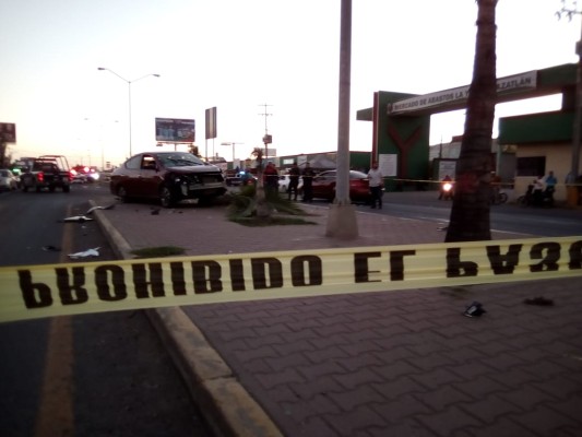 Asesinan a balazos a un hombre en el interior de un vehículo en Mazatlán