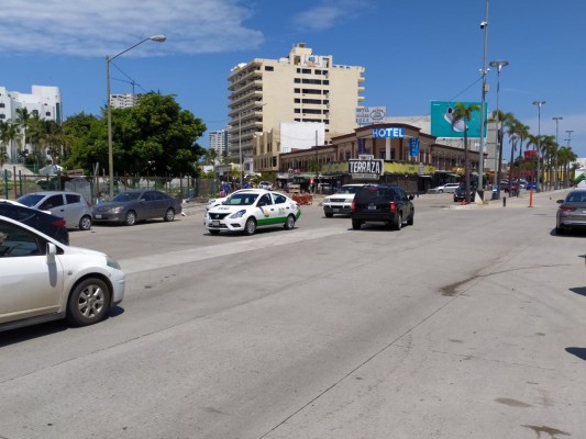 Reabren bares en Mazatlán y de inmediato los saturan