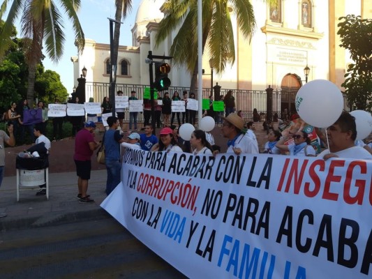 Cientos de culiacanenses salen a las calles a manifestarse en contra de la interrupción del embarazo