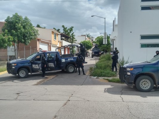 En Culiacán atacan a militares y policías