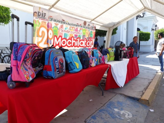 Llama DIF a donar mochilas a niños vulnerables