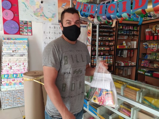 ¡Atención, papás! Este lunes entregarán uniformes, calzado y útiles a estudiantes con apellido de la D a la K