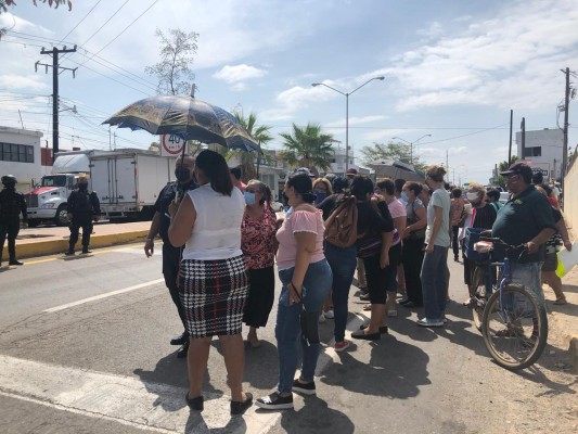 Habitantes de Villa Unión protestan en apoyo a Síndico suspendido