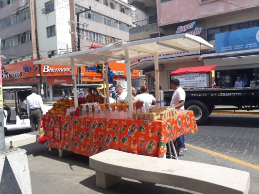 Reinstalan a siete ambulantes más afuera del mercado Pino Suárez, en Mazatlán