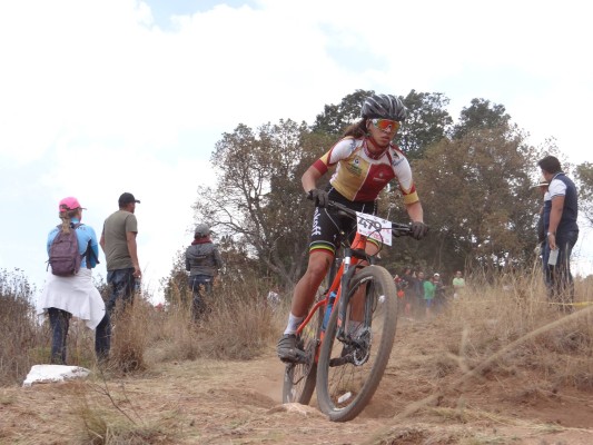 Daira Celine Amillano Crespo es una de las ciclistas escuinapenses que recibió el llamado.
