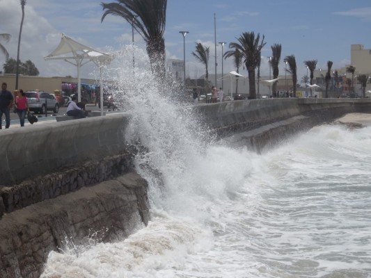 Genera tormenta tropical Bud fuerte oleaje en Mazatlán y Sinaloa