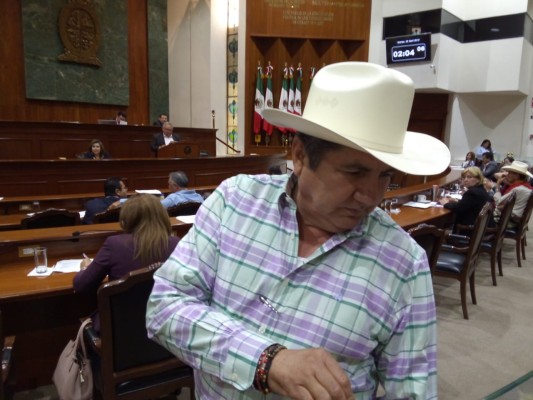 No Faustino, no vamos a llegar otra vez a los chingazos, responde morenista a priista en el Congreso de Sinaloa