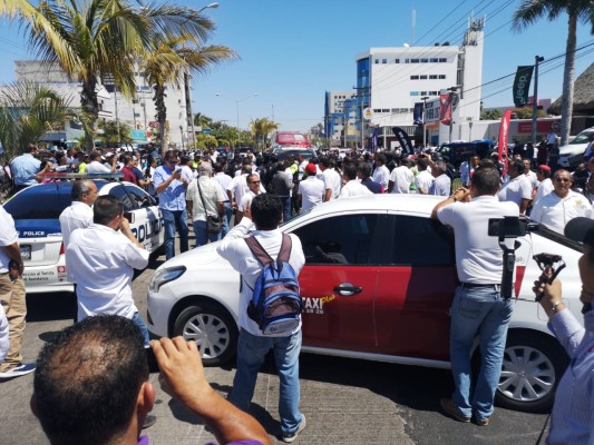 Descarta Sectur más bloqueos de taxistas en Mazatlán