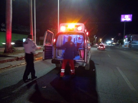 Derrapa repartidor de comida en la moto que conducía en Mazatlán
