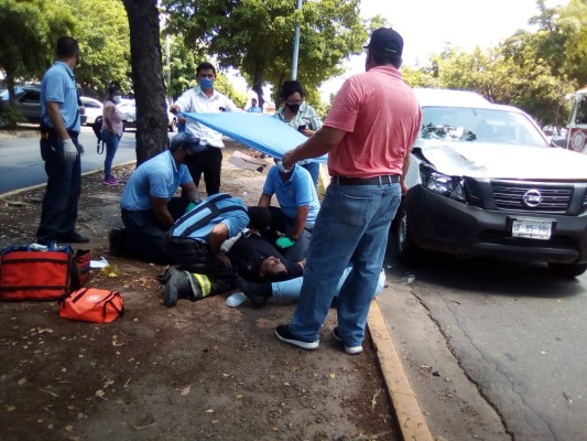 Vehículo de funeraria atropella a un hombre en Culiacán; resulta lesionado