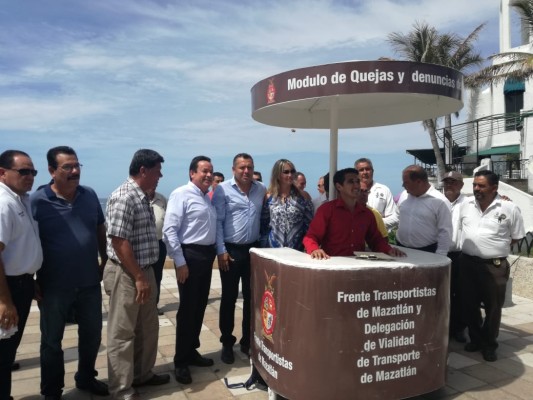 Inauguran módulos de atención a turistas en Mazatlán