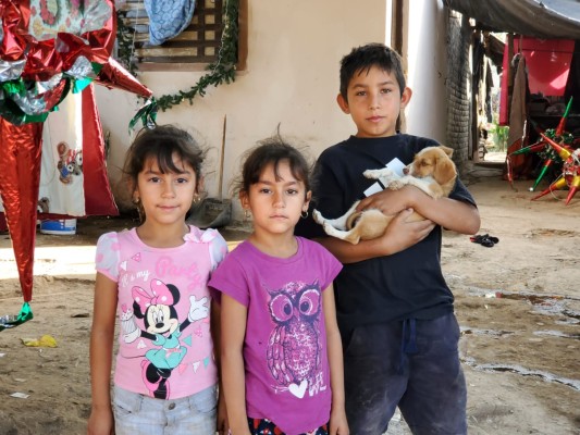 Los hermanos Tapia Domínguez esperan juguetes este Día de Reyes; ellos viven en Las Coloradas.