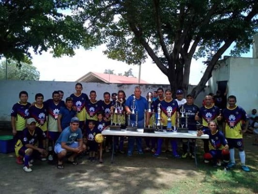 Aguaverde impone dominio absoluto en la Liga de Futbol Municipal Máster de Rosario