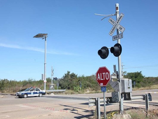 Piden instalación de semáforos y plumas en cruces ferroviarios de Mazatlán