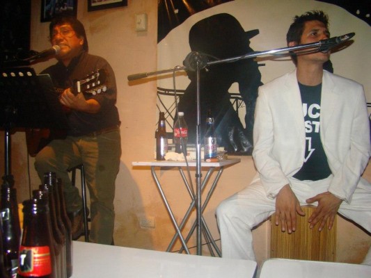 Juanito, el soldado de guitarra y pelo largo que dejó más que su arte: siempre estuvo para ayudar