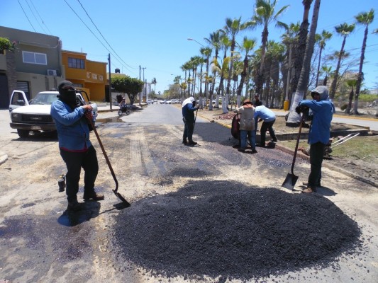 Ponen nuevo asfalto en ruta del Gran Triatlón Pacífico, en Mazatlán