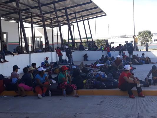 Migrantes en su paso por el sur de Sinaloa.
