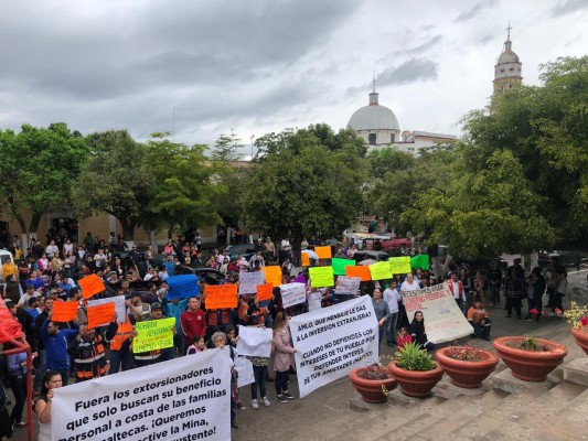 Ahora marchan transportistas de Cosalá, tienen más de 15 días sin salario por paro minero