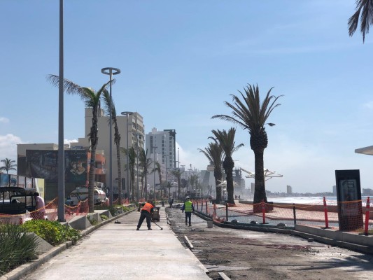 Lluvias pausan trabajos de cambio de concreto en Avenida del Mar