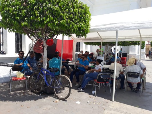 Sin diálogo, persiste huelga de trabajadores de Jumapae en Escuinapa