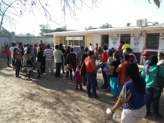 Rosarenses madrugan para solicitar apoyos en la Jornada de Apoyo Puro Sinaloa