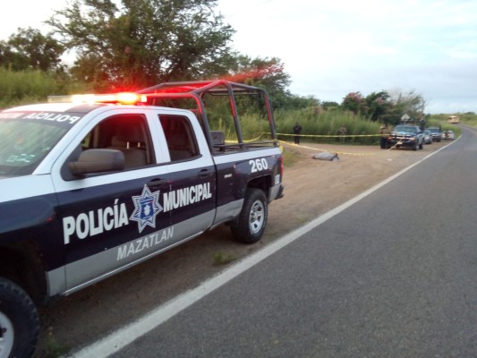 Encuentran a un hombre asesinado por la carretera libre Mazatlán-Culiacán, en Mazatlán