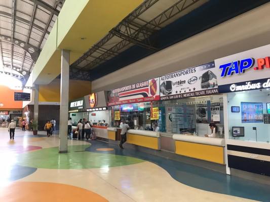 $!Culiacanenses aprovechan ‘puente’ para visitar a sus familias en otros municipios