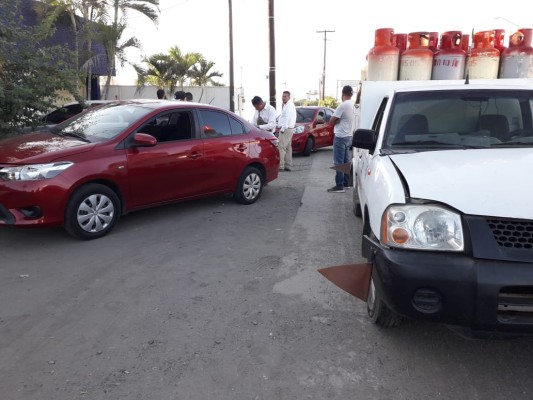 Tres vehículos protagonizan carambola al sur de Mazatlán