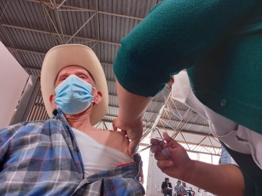 Pese a recibir la vacuna contra el Covid-19, población debe seguir los cuidados preventivos, advierte Salud Sinaloa
