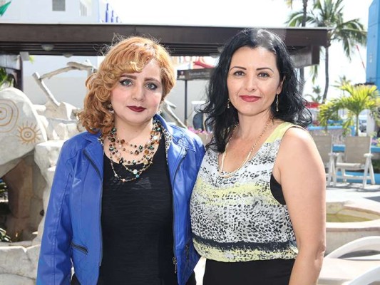 Norma Alicia de Castillo y Elvira de Navarro se festejan