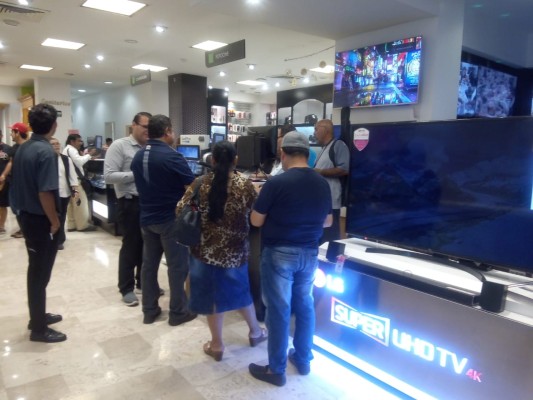 En Mazatlán, aumenta afluencia de personas a establecimientos comerciales por El Buen Fin