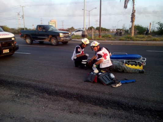 Accidente en motocicleta deja pareja lesionada en la salida sur del puerto mazatleco
