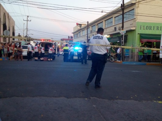 Carambola entre seis vehículos en el centro de Mazatlán deja seis lesionados
