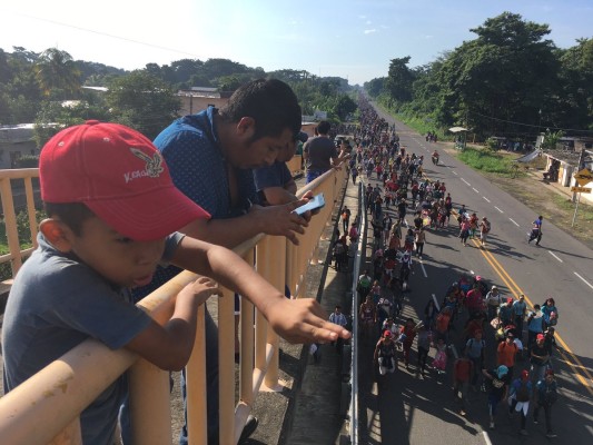 Migrantes avanzan hacia Tapachula, pero autoridades advierten sobre controles y repatriación