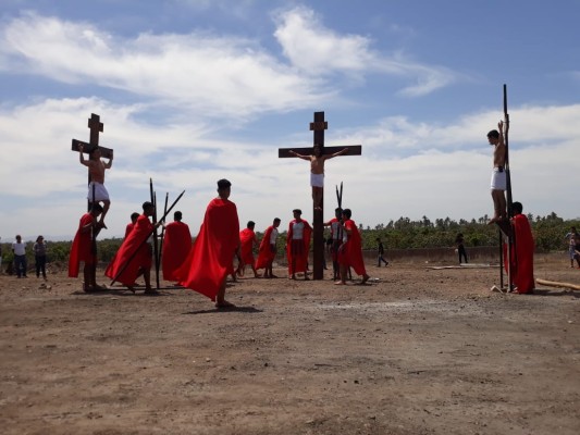 En Escuinapa, realizan el tercer Viacrucis viviente