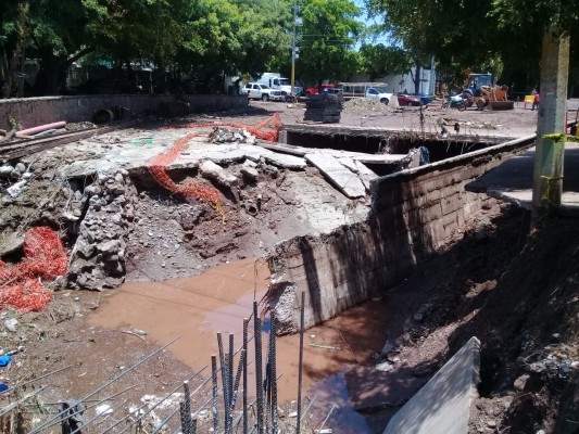 Después de las lluvias, colapsa obra de $44 millones en arroyo de la Agustina Ramírez de Culiacán