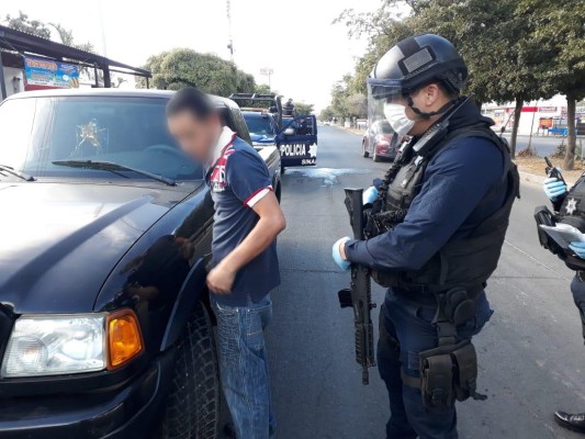 Policías estatales son dotados con caretas, cubrebocas y guantes para prevenir el Covid-19