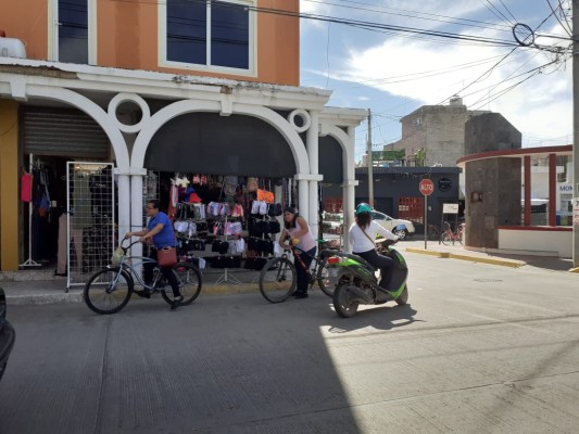 Roban 4 mil pesos en mercancía en tienda comercial del centro en Escuinapa