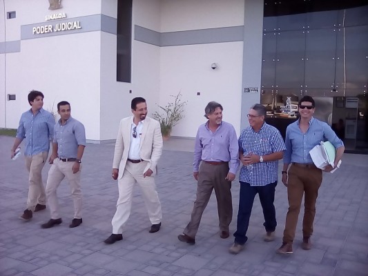 Ex funcionario de Obras Públicas es acusado de avalar licitaciones irregulares para el Tiburonario de Mazatlán