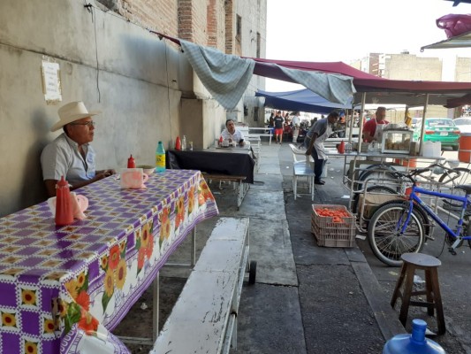 A los taqueros de Escuinapa les está yendo como en feria por el Covid-19