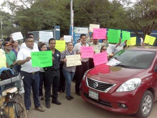 Maestros de la Upsin para labores para exigir respeto a sus prestaciones