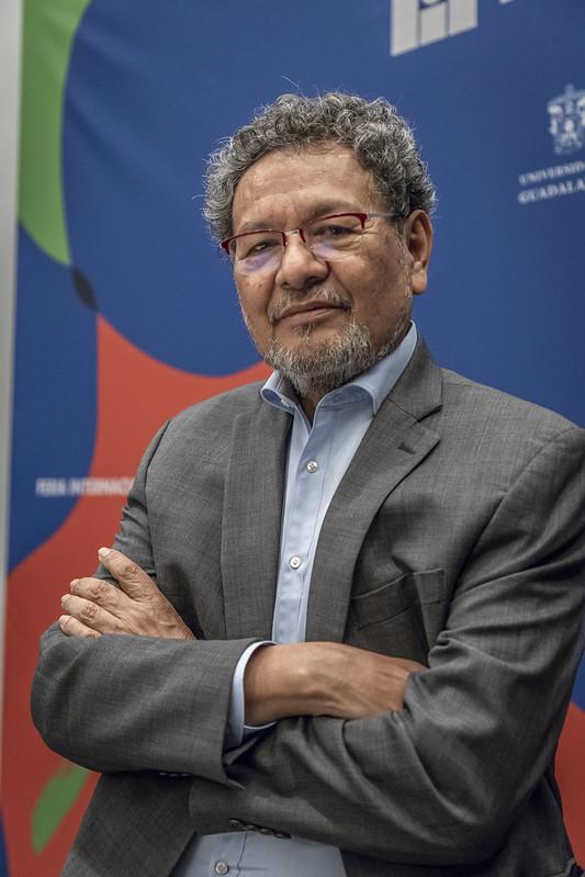 $!Élmer Mendoza moderará tres ponencias del programa El largo brazo de la literatura negra.
