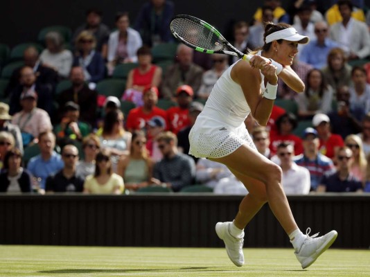 Batalla Garbiñe Muguruza, pero sale avante en su debut en Wimbledon