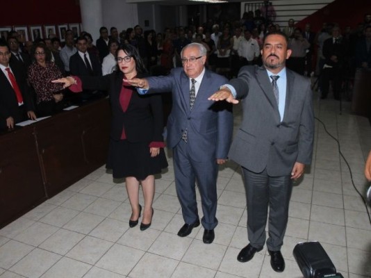 Aumento al sueldo del Alcalde y otros funcionarios es para poner orden, justifica El Químico Benítez