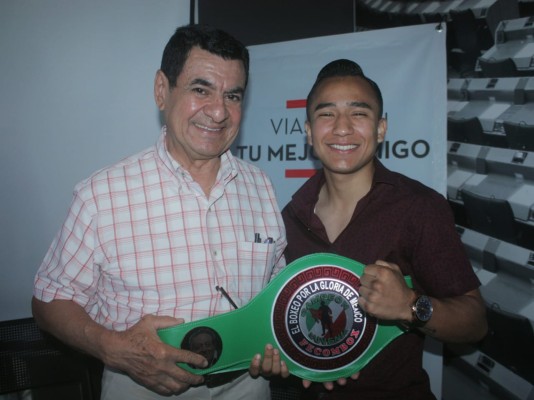 Andrés Olivas con Fernando Gómez Véjar, representante de Fecombox.