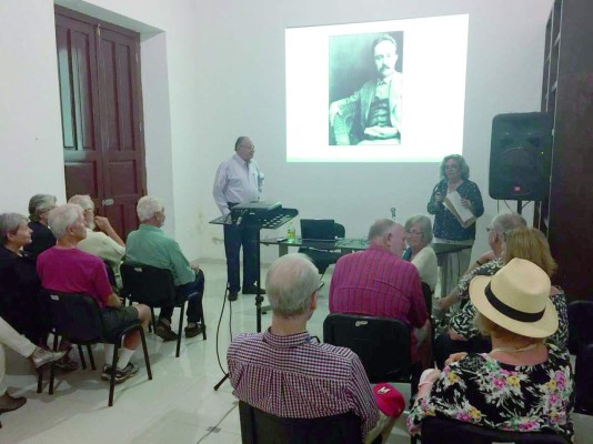 Comunidad extranjera se acerca a la obra de Diego Rivera