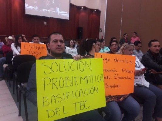 Protestan maestros de Telebachillerato, porque los quieren correr y ni las quincenas les pagan
